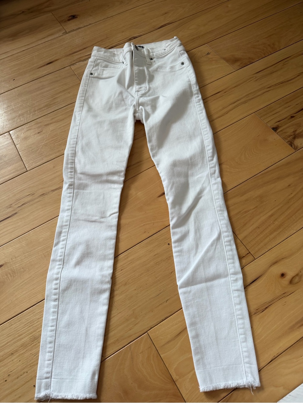 Abercrombie & Fitch White High-Rise Skinny Jeans